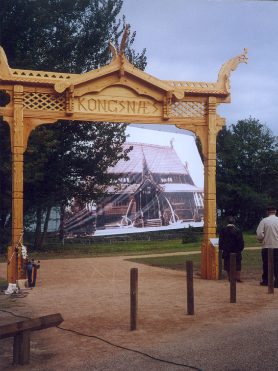 Kongsnaes Matrosenstation Tor-mit-Riesenbanner vor Wiederaufbau